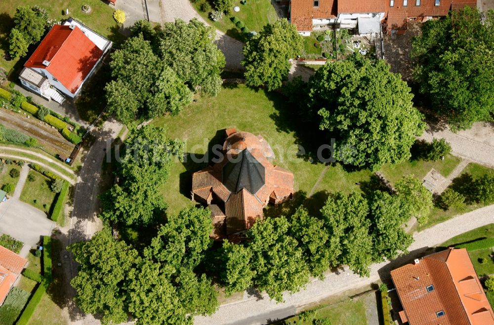 Ludorf aus der Vogelperspektive: Kirche in Ludorf im Bundesland Mecklenburg-Vorpommern