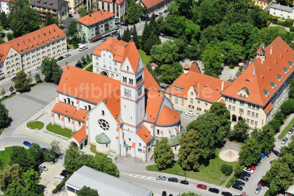 Luftbild München Pasing - Kirche Maria Schutz am Schererplatz in München