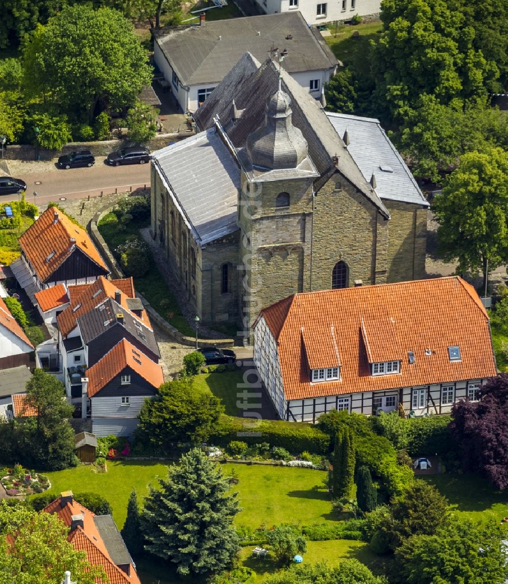 Luftbild Soest - Kirche Maria zur Höhe im Zentrum der Altstadt in Soest im Bundesland Nordrhein-Westfalen