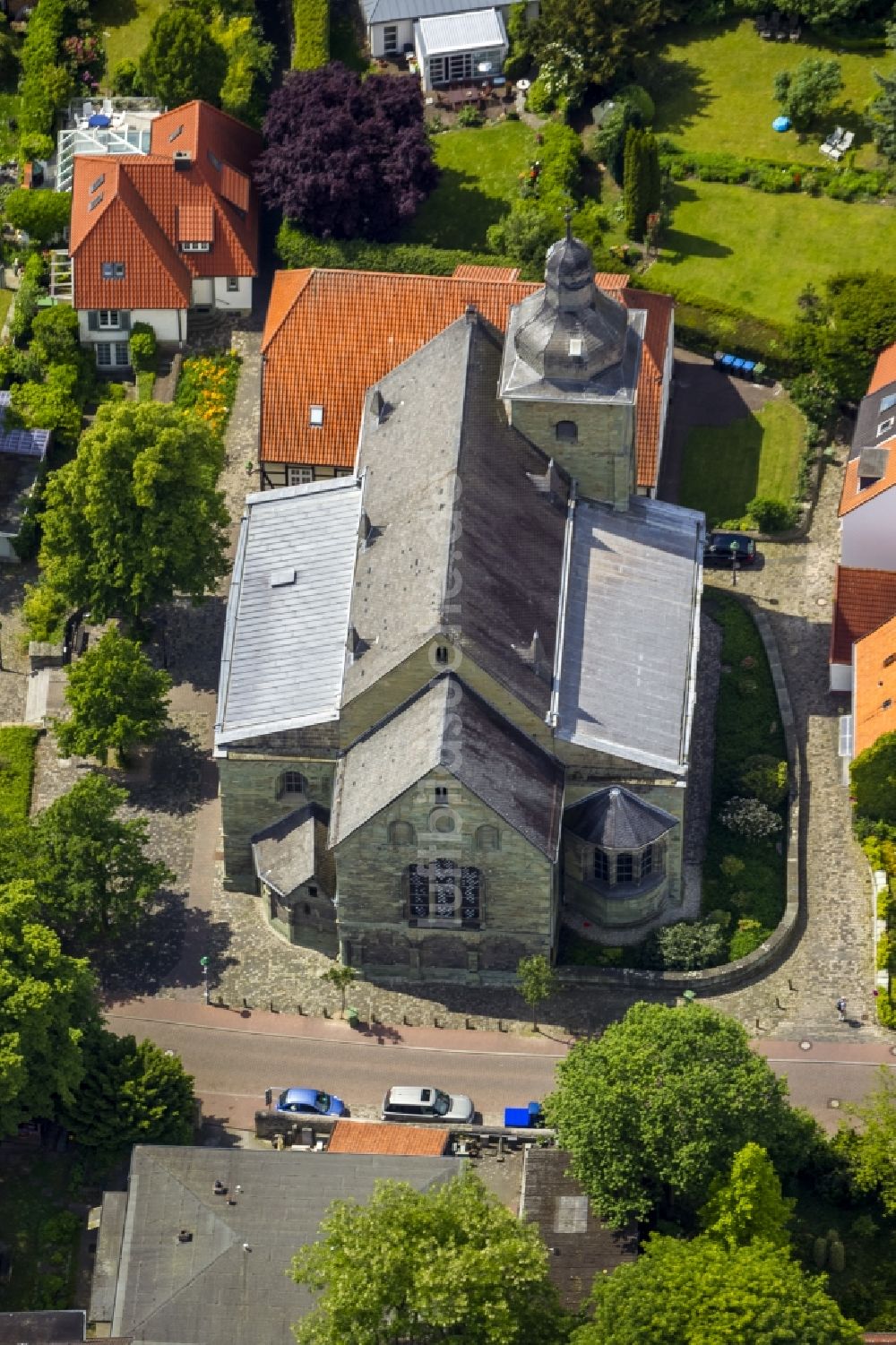 Soest aus der Vogelperspektive: Kirche Maria zur Höhe im Zentrum der Altstadt in Soest im Bundesland Nordrhein-Westfalen