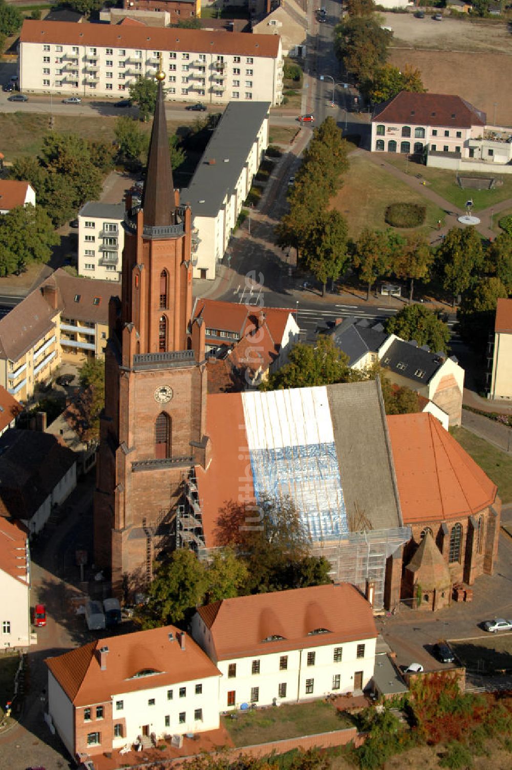 Rathenow aus der Vogelperspektive: Kirche St. Marien-Andreas in Rathenow