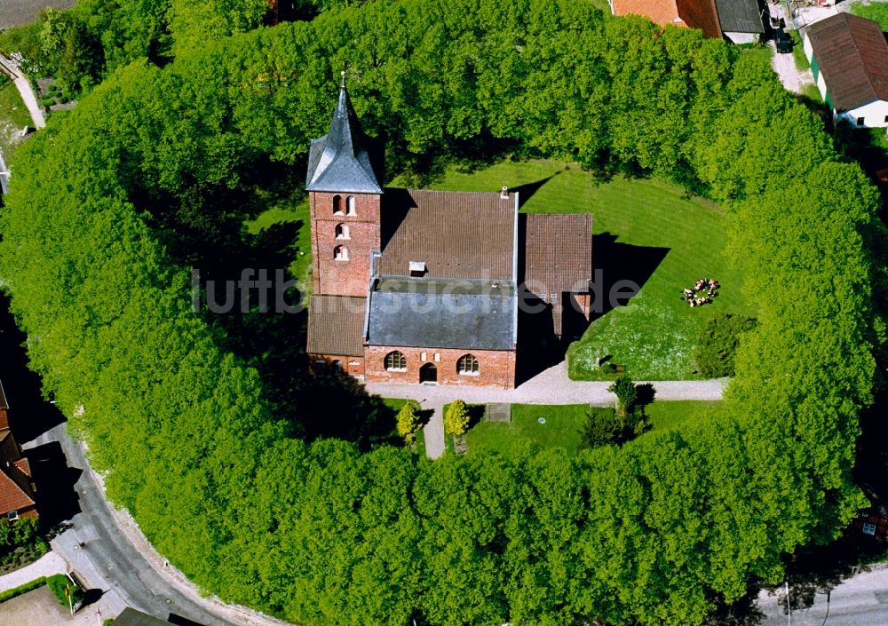 Neukirchen von oben - Kirche von Neukirchen bei Ostholstein im Bundesland Schleswig-Holstein