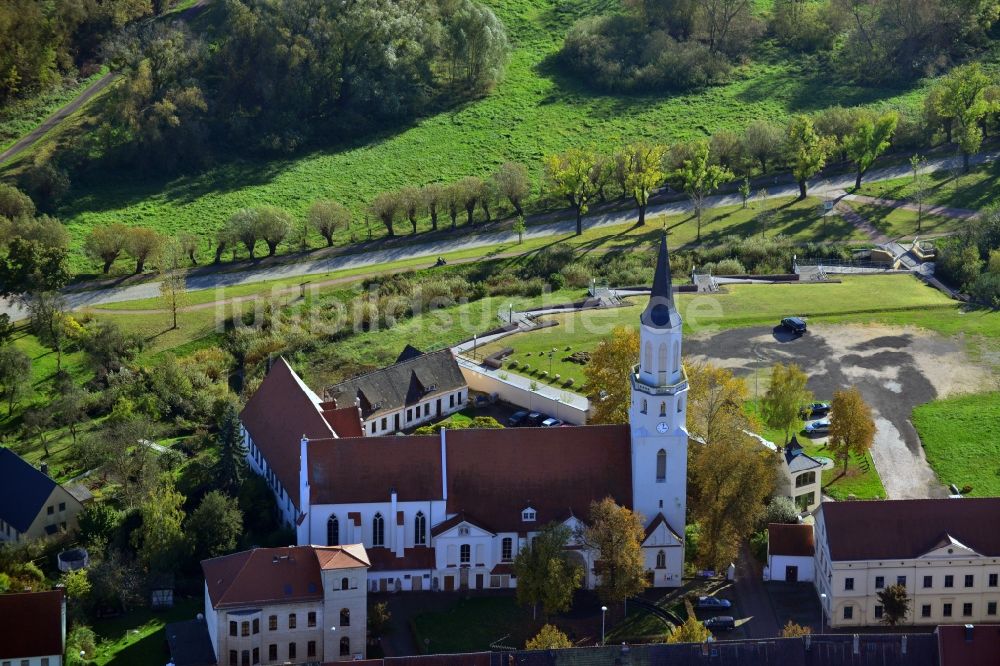 Coswig (Anhalt) aus der Vogelperspektive: Kirche St. Nicolai in Coswig (Anhalt) im Bundesland Sachsen-Anhalt