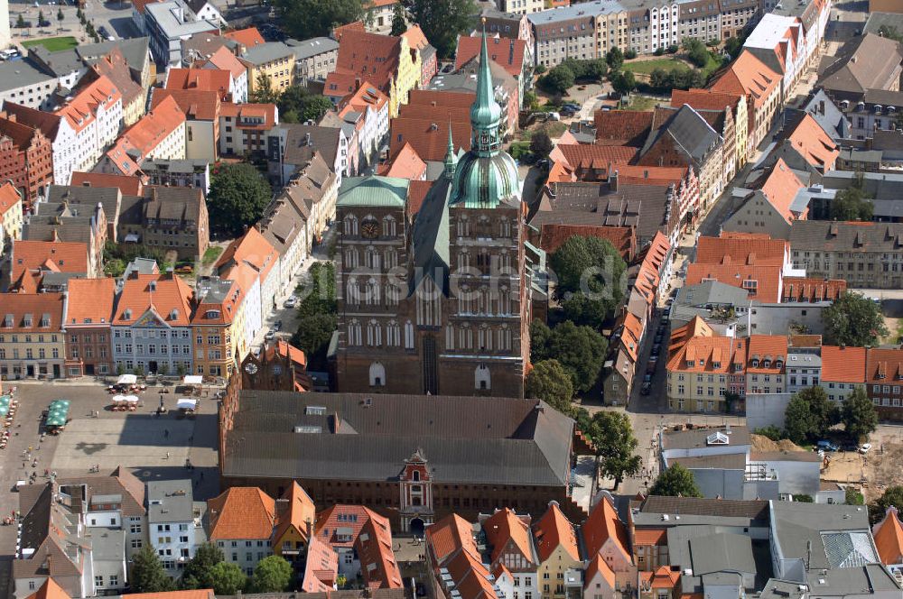 Luftbild STRALSUND - Kirche St. Nikolai in der Hansestadt Stralsund