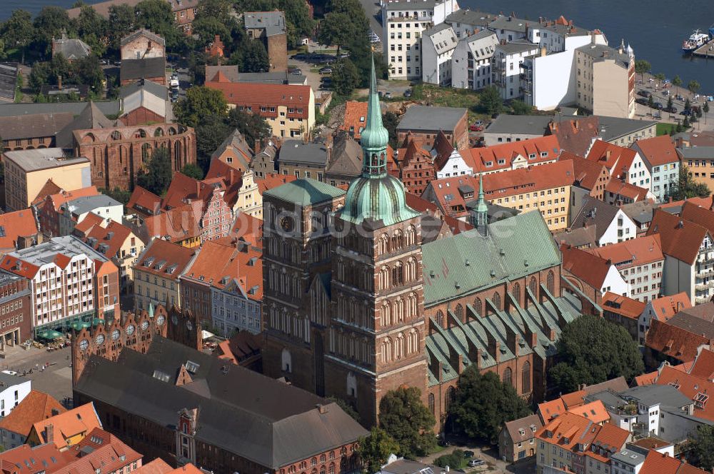 Luftaufnahme STRALSUND - Kirche St. Nikolai in der Hansestadt Stralsund