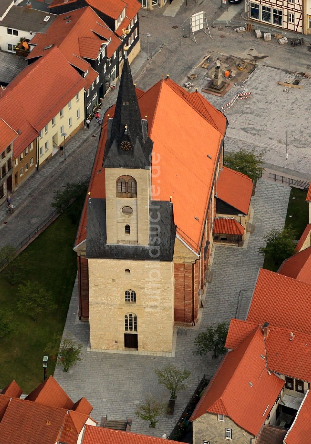 Worbis von oben - Kirche St. Nikolaus am Friedensplatz in Worbis in Thüringen