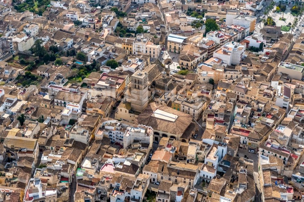 Luftbild Felanitx - Kirche Parròquia de Sant Miquel in Felanitx in Balearische Insel Mallorca, Spanien