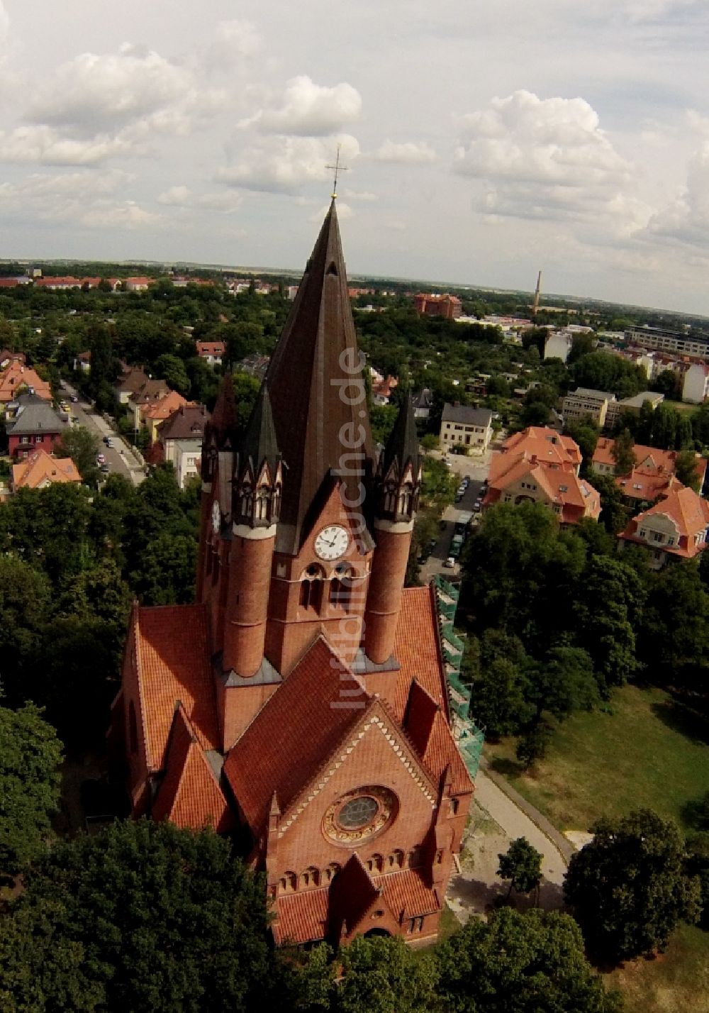 Luftbild Halle / Saale - Kirche Pauluskirche im Paulusviertel von Halle Saale in Sachsen-Anhalt