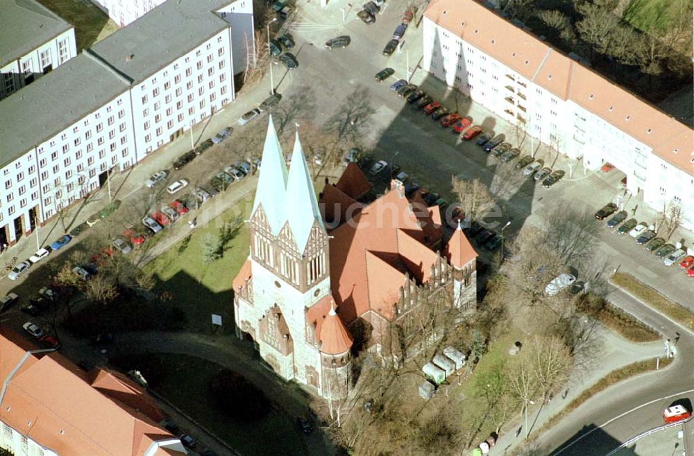 Luftaufnahme Berlin-Lichtenberg - Kirche am Roedeliusplatz in Berlin-Lichtenberg