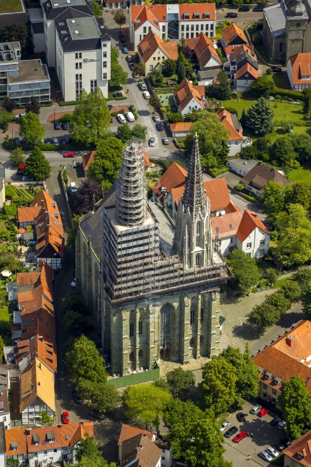 Luftaufnahme Soest - Kirche Sankt Maria zur Wiese im Zentrum der Altstadt in Soest im Bundesland Nordrhein-Westfalen