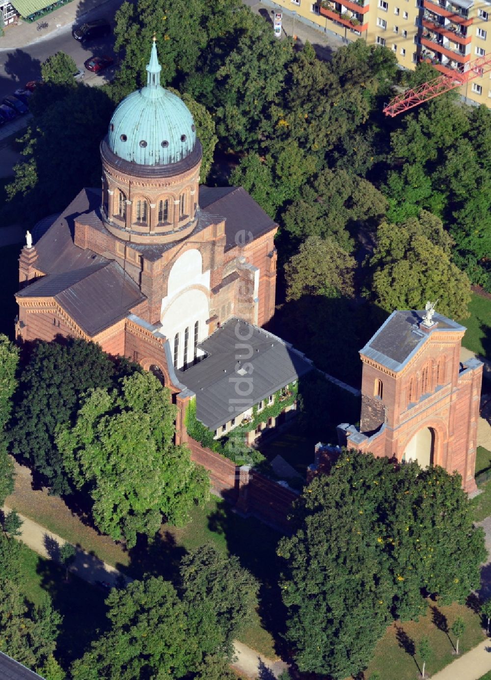 Berlin von oben - Kirche der Sankt-Michael-Kirche im Berliner Stadtteil Kreuzberg von Berlin