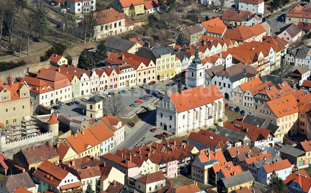 Horsovsky Tyn / Bischofteinitz aus der Vogelperspektive: Kirche Sankt Peter und Paul in Horsovsky Tyn