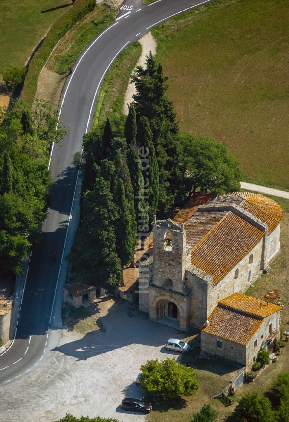 Luftbild Banyoles - Kirche Santa Maria de Porqueres in Banyoles in der Provinz Girona in Spanien