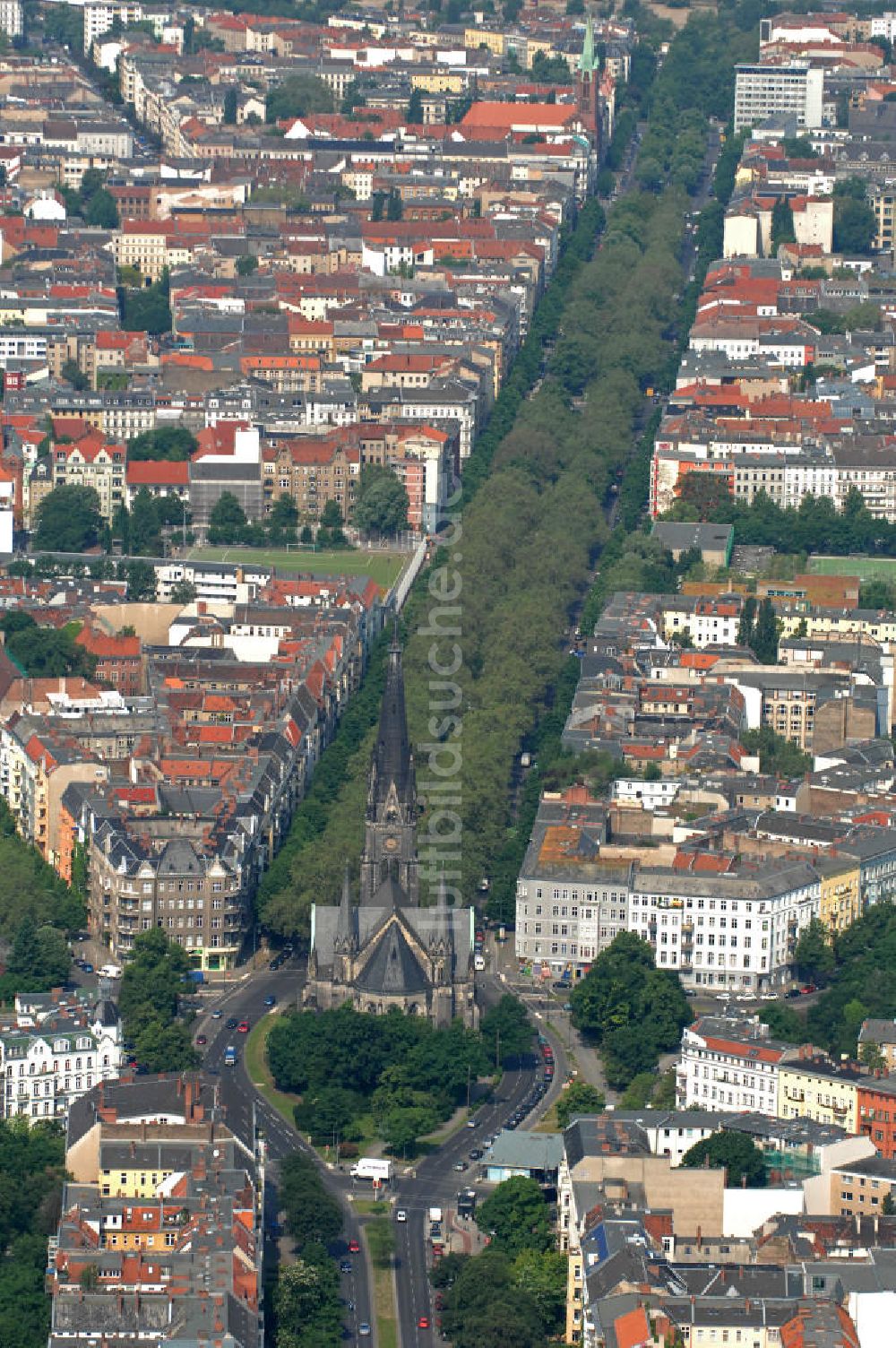 Luftaufnahme Berlin - Kreuzberg - Kirche am Südstern im Berliner Stadtteil Kreuzberg