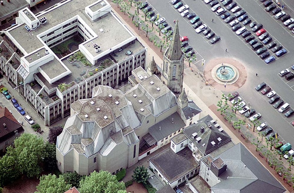 Luftbild Saarlouis - Kirche im Stadtzentrum von Saarlouis. Datum: 26.05.2003