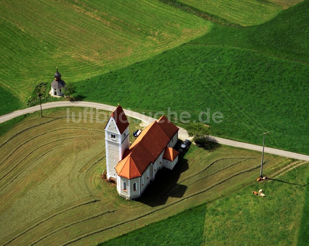 Frasdorf aus der Vogelperspektive: Kirche St.Florian bei Frasdorf im Bundesland Bayern