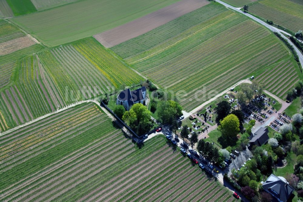 Udenheim aus der Vogelperspektive: Kirche Udenheim in der Verbandsgemeinde Wörrstadt im Landkreis Alzey-Worms in Rheinland-Pfalz