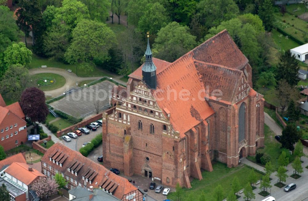 Bad Wilsnack aus der Vogelperspektive: Kirche Wunderblutkirche St. Nikolai in Bad Wilsnack im Bundesland Brandenburg