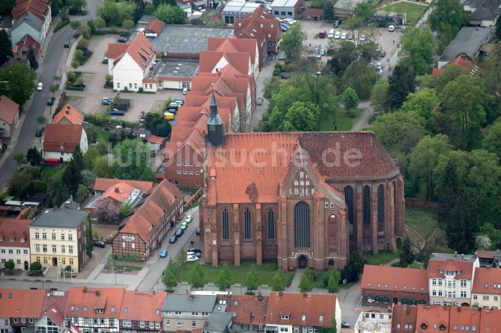 Luftaufnahme Bad Wilsnack - Kirche Wunderblutkirche St. Nikolai in Bad Wilsnack im Bundesland Brandenburg