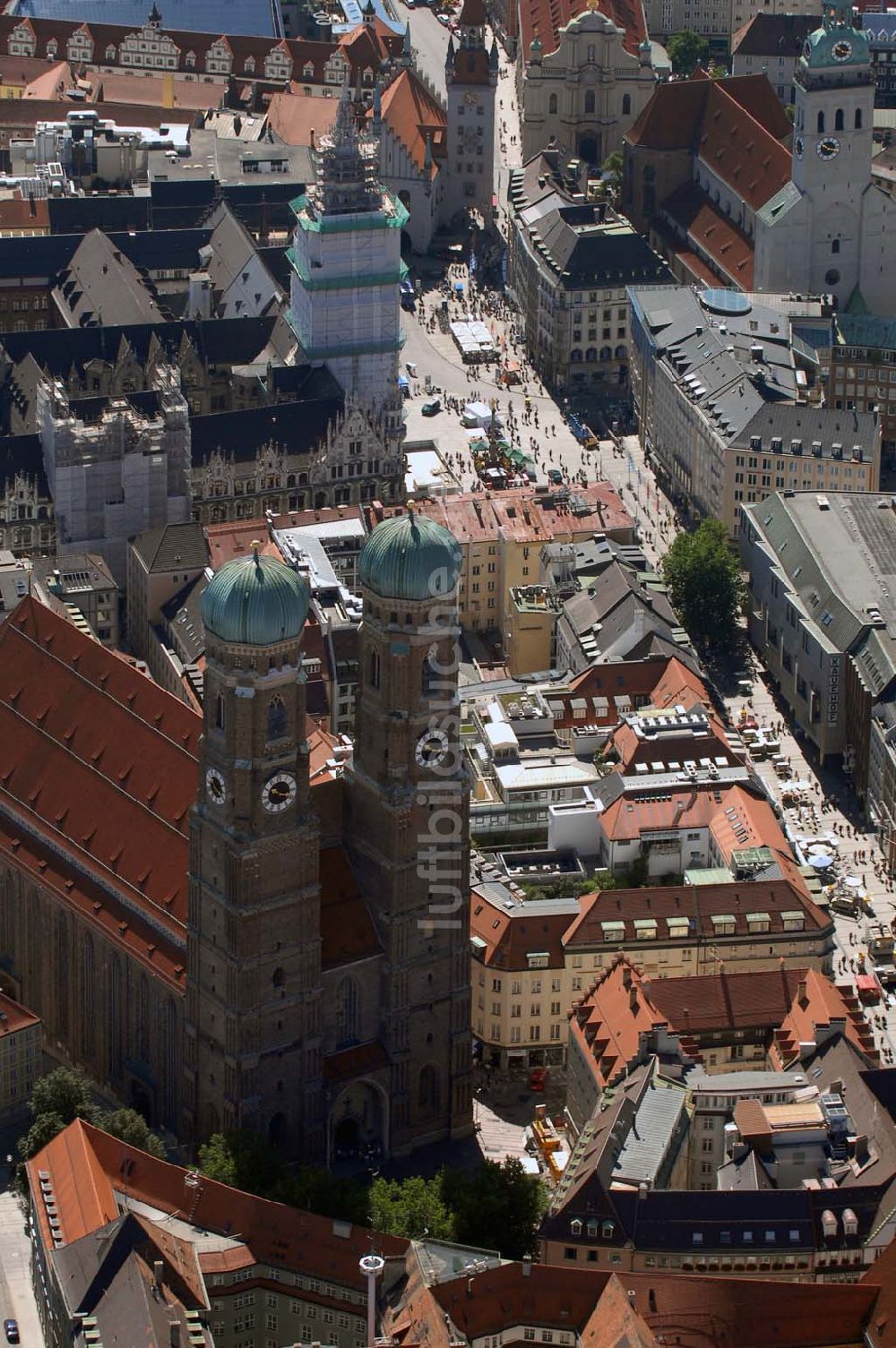 Luftbild München - Kirchen der Altstadt München