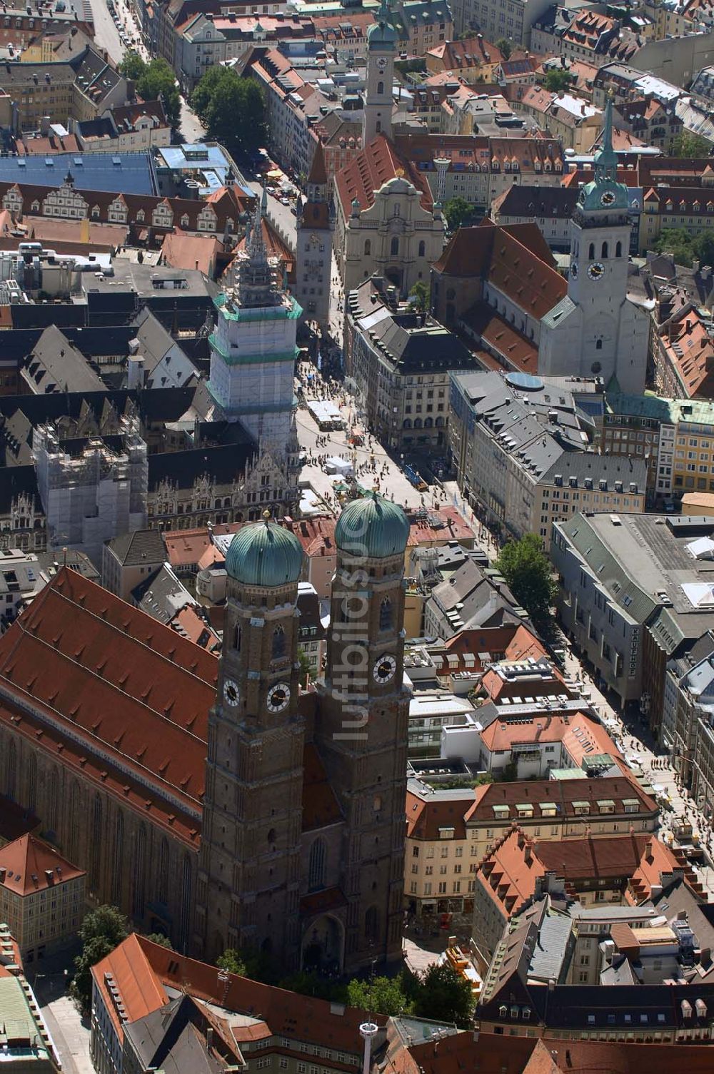 Luftaufnahme München - Kirchen der Altstadt München