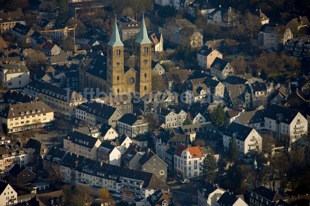 Schwelm von oben - Kirchen - Turm und Kirchenschiff der Christuskiche im Zentrum der Stadt Schwelm im Bundesland Nordrhein-Westfalen NRW