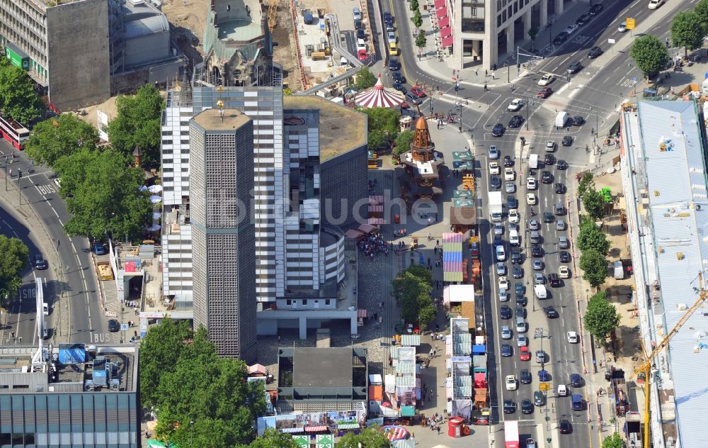 Berlin von oben - Kirchenbau der Kaiser-Wilhelm Gedächtniskirche in Berlin im Bundesland Berlin