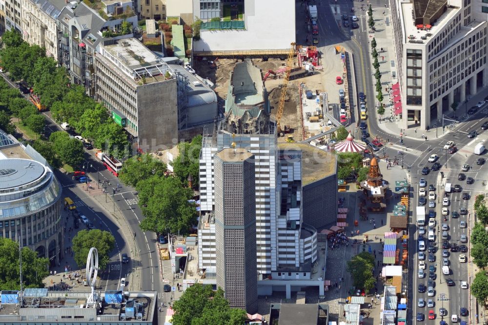 Berlin aus der Vogelperspektive: Kirchenbau der Kaiser-Wilhelm Gedächtniskirche in Berlin im Bundesland Berlin