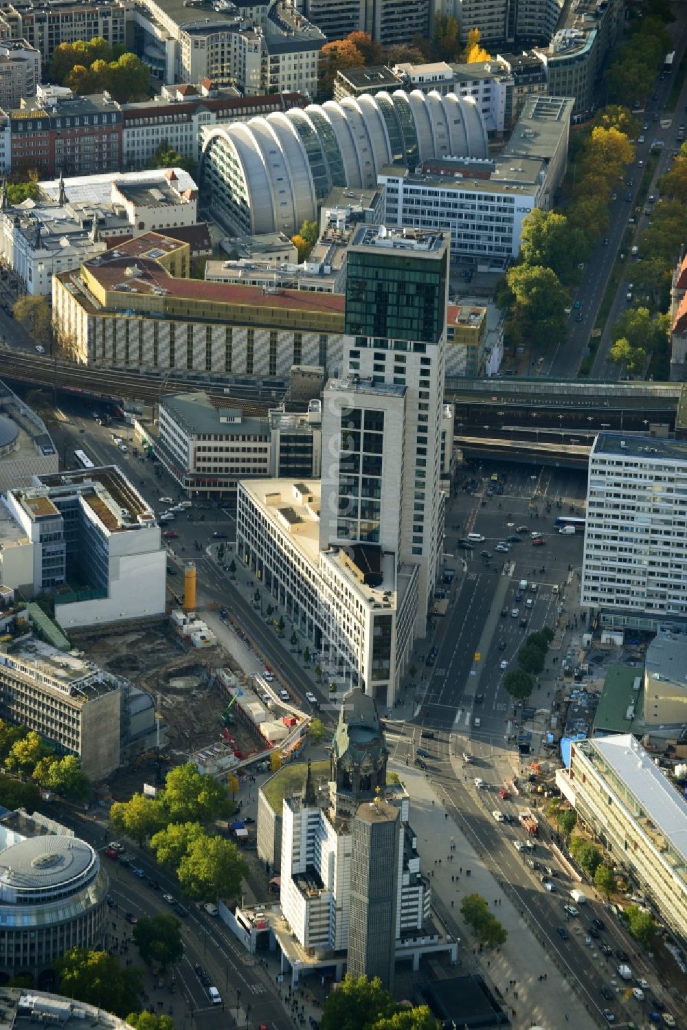 Luftbild Berlin - Kirchenbau der Kaiser-Wilhelm Gedächtniskirche in Berlin im Bundesland Berlin