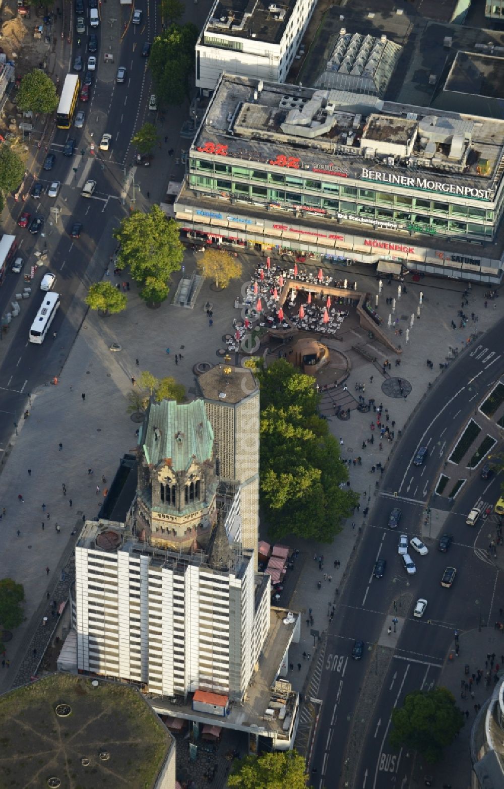 Luftbild Berlin - Kirchenbau der Kaiser-Wilhelm Gedächtniskirche in Berlin im Bundesland Berlin