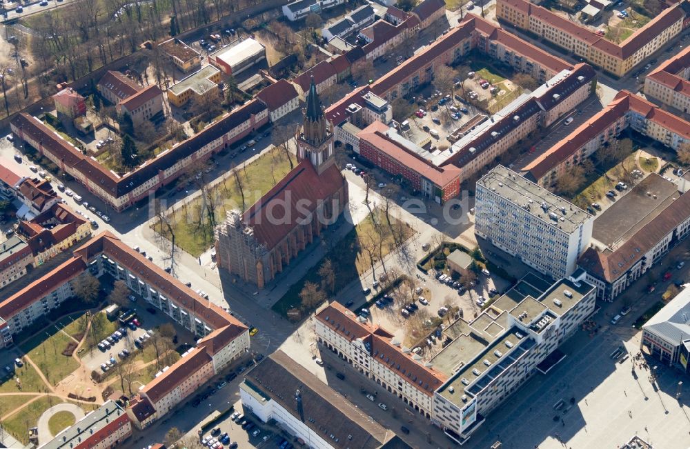 Luftbild Neubrandenburg - Kirchenbau der Konzertkirche Marienkirche im Zentrum von Neubrandenburg im Bundesland Mecklenburg-Vorpommern