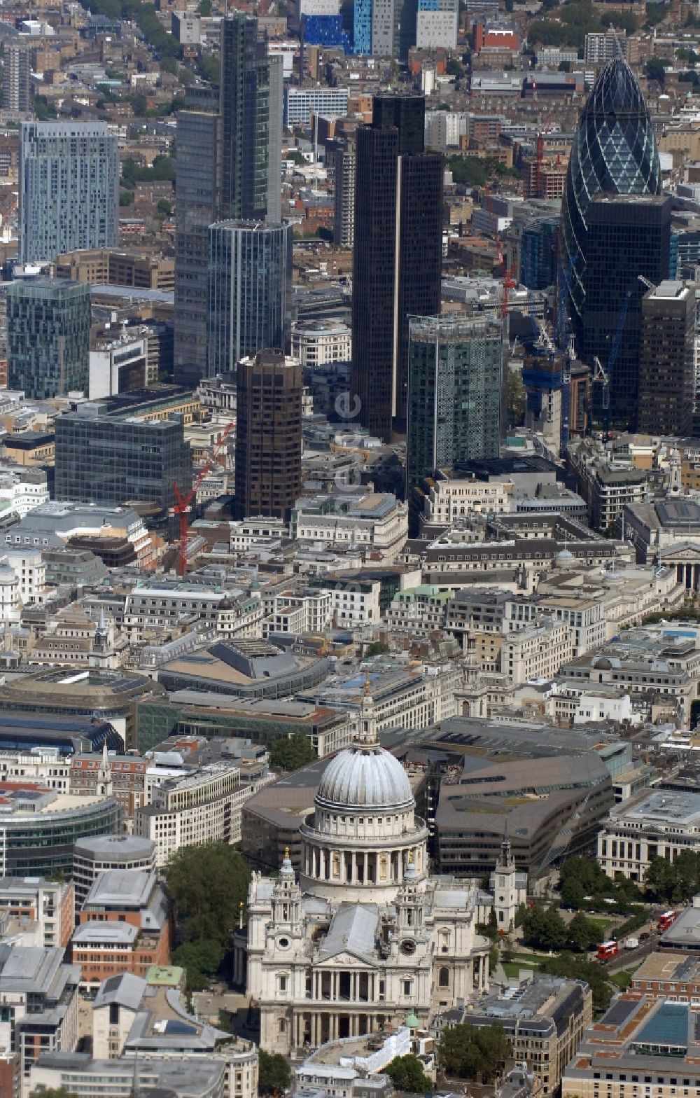 Luftaufnahme London - Kirchenbauwerk St Paul's Cathedral im Stadtbezirk City of London