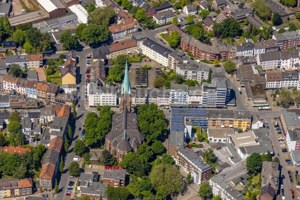 Gelsenkirchen aus der Vogelperspektive Kirchengebäude St.Hippolytus