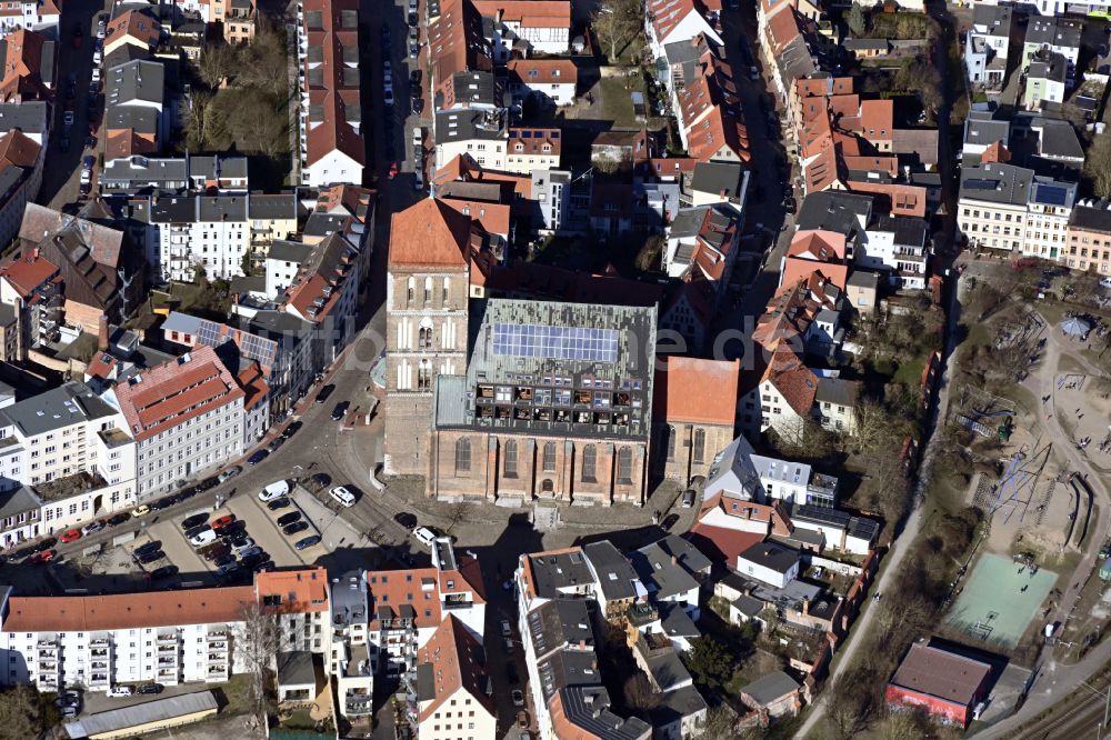 Luftbild Rostock - Kirchengebaude der Nikolaikirche in Rostock im Bundesland Mecklenburg-Vorpommern, Deutschland