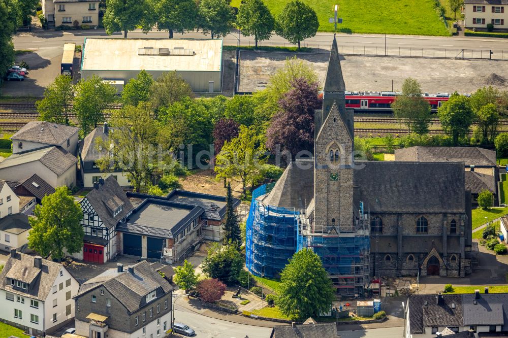 Bestwig von oben - Kirchengebaude der Sankt-Anna-Kirche in Bestwig im Bundesland Nordrhein-Westfalen