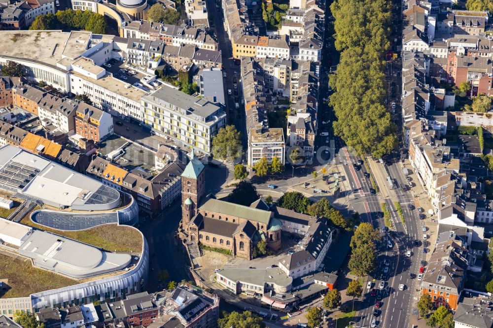 Aachen aus der Vogelperspektive: Kirchengebäude in Aachen im Bundesland Nordrhein-Westfalen, Deutschland