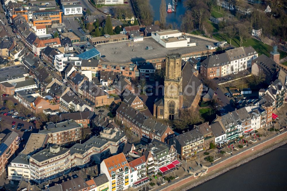 Luftaufnahme Emmerich am Rhein - Kirchengebäude der Aldegundiskirche in Emmerich am Rhein im Bundesland Nordrhein-Westfalen