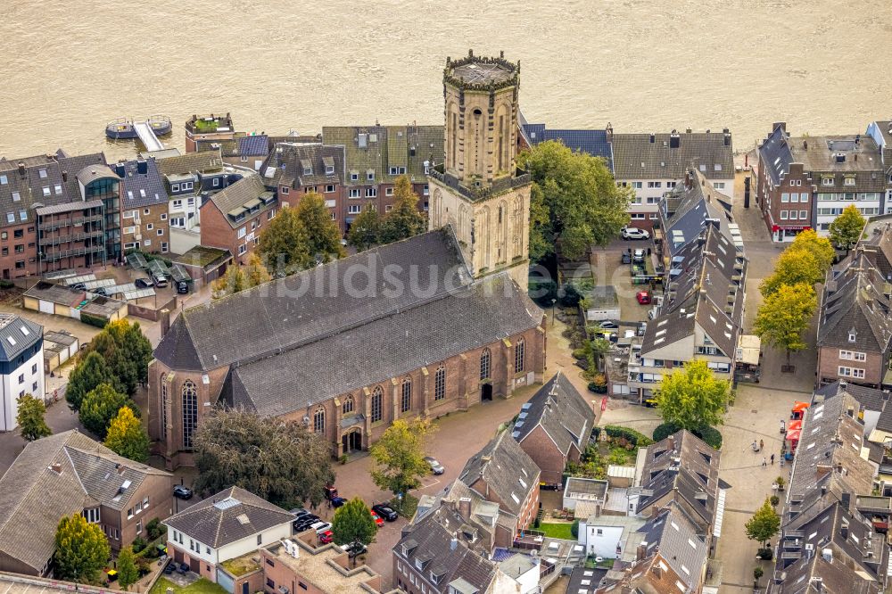 Luftaufnahme Emmerich am Rhein - Kirchengebäude der Aldegundiskirche in Emmerich am Rhein im Bundesland Nordrhein-Westfalen