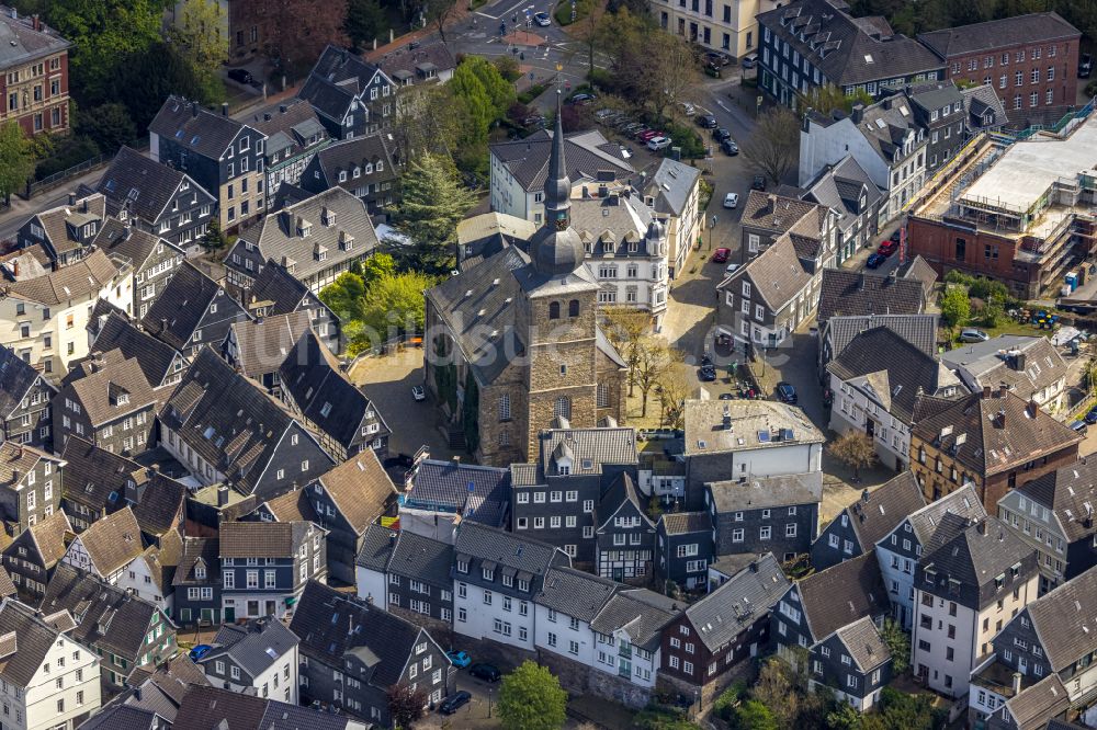 Langenberg aus der Vogelperspektive: Kirchengebäude Alte Kirche in Langenberg im Bundesland Nordrhein-Westfalen, Deutschland