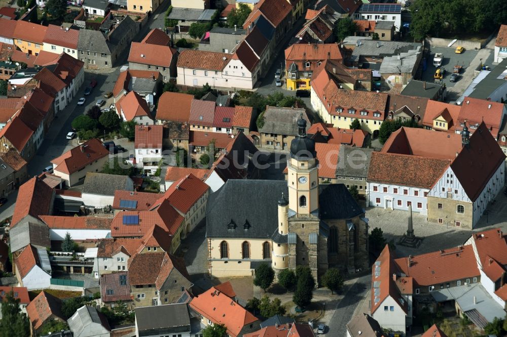 Buttstädt aus der Vogelperspektive: Kirchengebäude im Altstadt- Zentrum in Buttstädt im Bundesland Thüringen