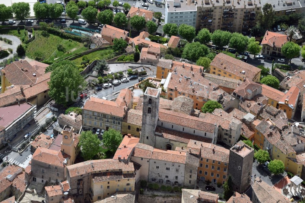 Luftbild Grasse - Kirchengebäude im Altstadt- Zentrum in Grasse in Provence-Alpes-Cote d'Azur, Frankreich