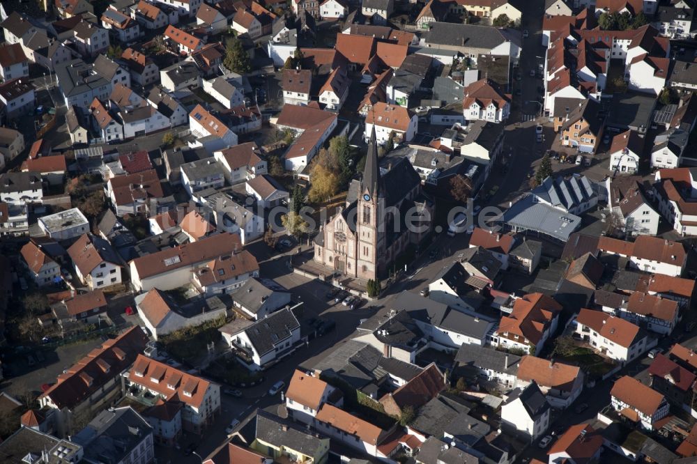 Luftbild Rödermark - Kirchengebäude im Altstadt- Zentrum im Ortsteil Ober-Roden in Rödermark im Bundesland Hessen