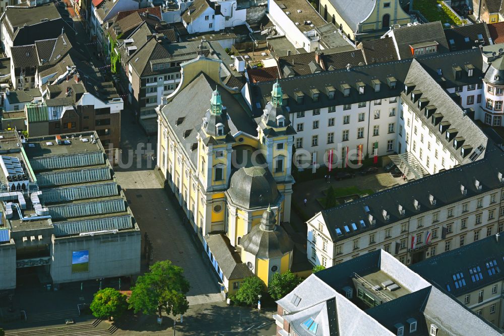 Düsseldorf aus der Vogelperspektive: Kirchengebäude St. Andreas in Düsseldorf im Bundesland Nordrhein-Westfalen, Deutschland