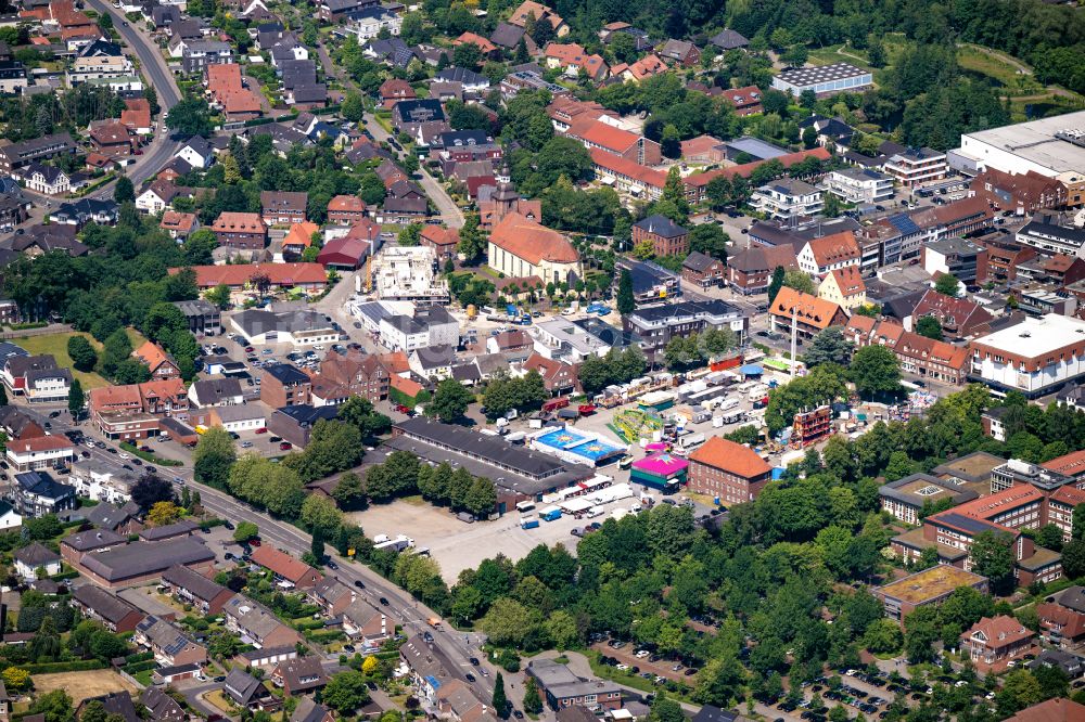 Cloppenburg aus der Vogelperspektive: Kirchengebäude St. Andreas Kirche in Cloppenburg im Bundesland Niedersachsen, Deutschland