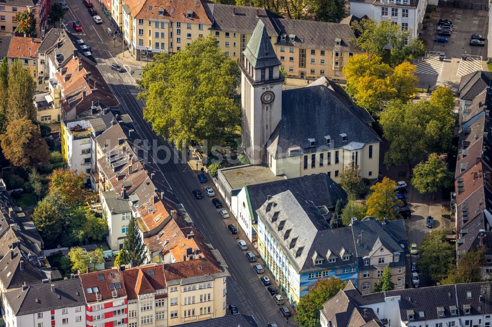 Luftaufnahme Essen - Kirchengebäude der Apostelkirche in Essen im Bundesland Nordrhein-Westfalen - NRW, Deutschland