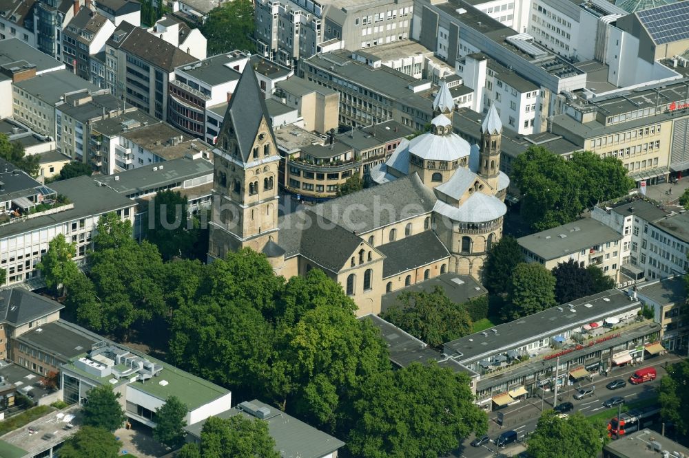 Köln aus der Vogelperspektive: Kirchengebäude der St. Aposteln am Neumarkt in Köln im Bundesland Nordrhein-Westfalen - NRW, Deutschland