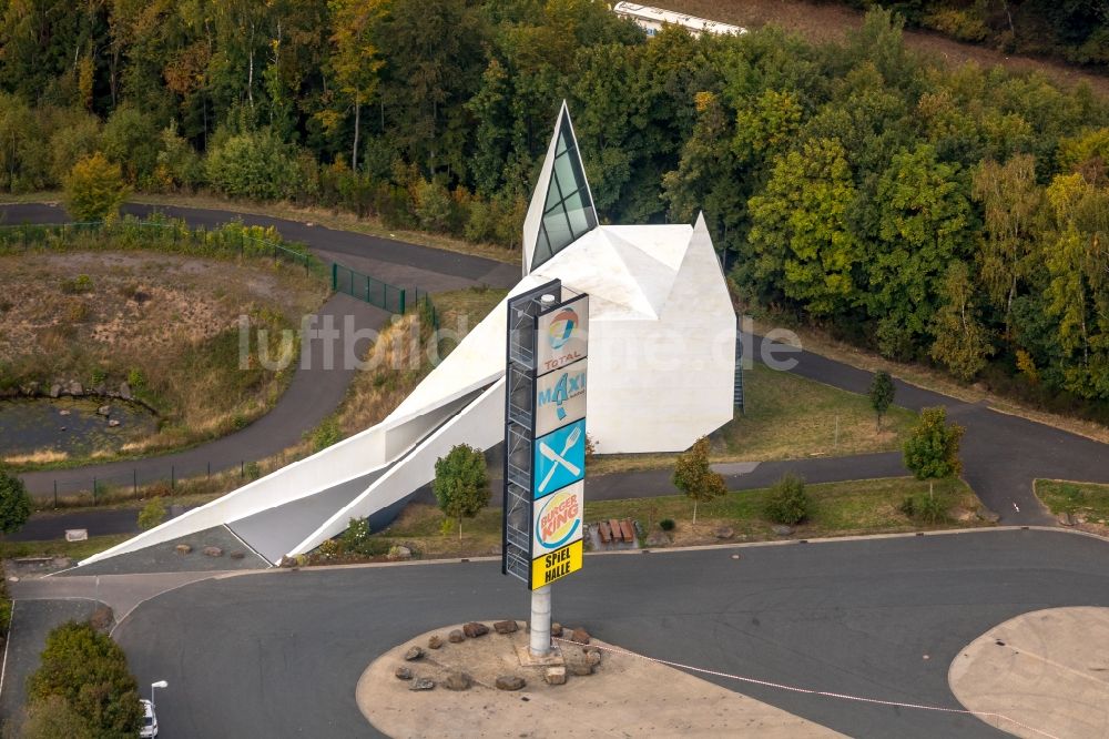 Wilnsdorf von oben - Kirchengebäude der Autobahnkirche Siegerland, auch Autobahnkirche an der A 45, in Wilnsdorf im Bundesland Nordrhein-Westfalen, Deutschland