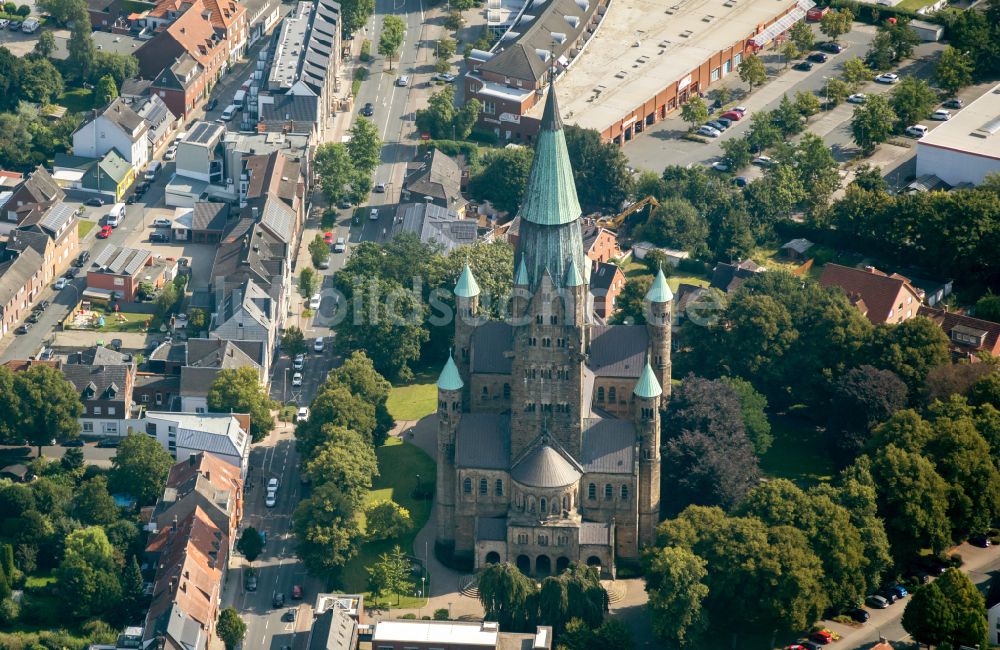 Rheine aus der Vogelperspektive: Kirchengebäude der Basilika St. Antonius in Rheine im Bundesland Nordrhein-Westfalen, Deutschland