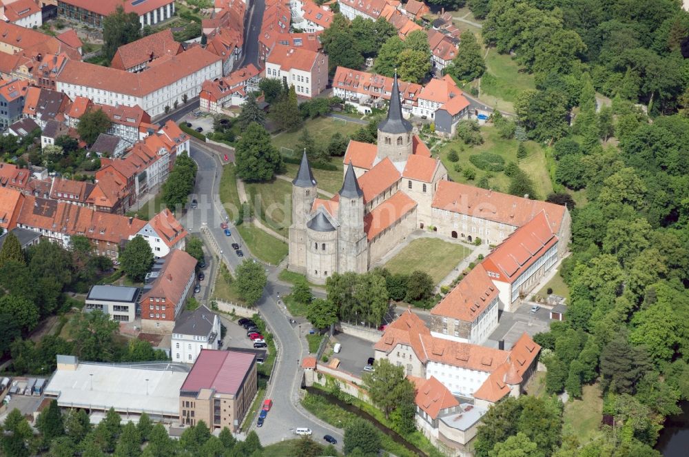 Hildesheim von oben - Kirchengebäude Basilika St. Godehard in Hildesheim im Bundesland Niedersachsen