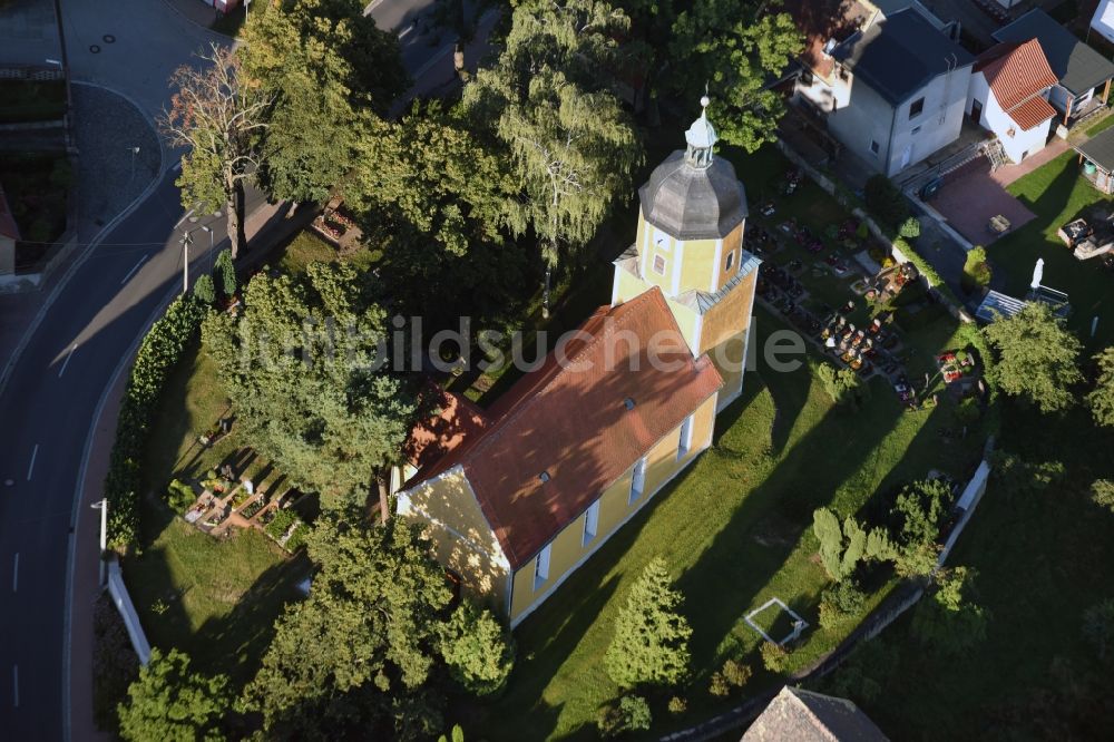 Böhlitz aus der Vogelperspektive: Kirchengebäude in Böhlitz im Bundesland Sachsen